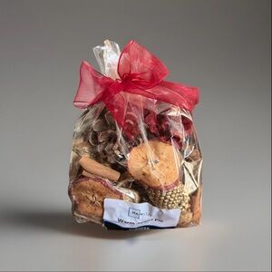 Holiday Potpourri Warm Apple Pie, Pinecones, Cinnamon Sticks, Apple Slices